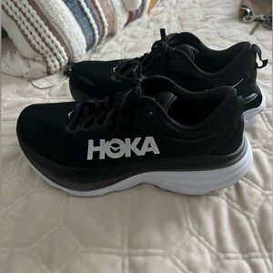 NWOT Hoka Bondi 8 Size 7 women’s black
